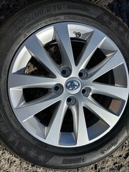 Toyota Avensis, 205/60/16 nová zimní sada