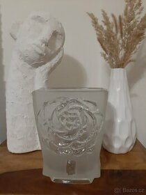 Váza z lisovaného skla v matované verzi - V. Zajíc
