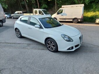 Alfa Romeo Giulietta 1,6 JTDM, rok 2013...