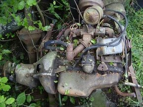 Prodám dva motory UAZ 469 a dva Volha 24 kolem roku 75