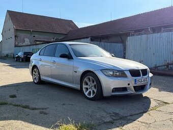 BMW e90 330xd M-paket - 1