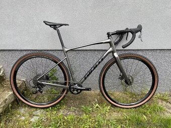 Giant Revolt custom build