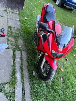 Suzuki RF 600 R
