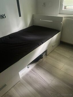 Jednolůžkový postel