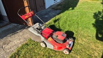 Benzínová sekačka s pojezdem Briggs & Stratton XTE 50