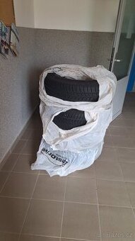 Kompletní sada zimních pneumatik 215/65  R16
