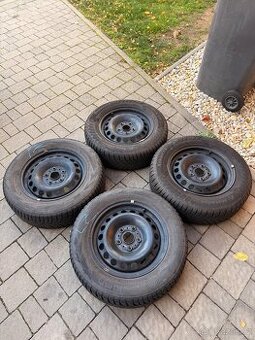 Plechové disky R15 VW Golf 7 se zimním pneu 195/65 R15