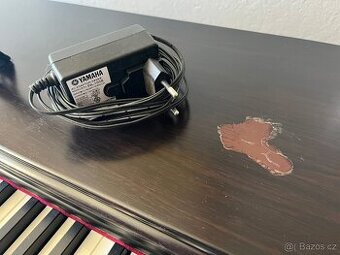 Klavinova Yamaha YDP-103 + klavírní stolička "beethovenka"