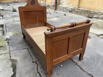 ✅ Starožitná postel z masivu | vyřezávané čelo