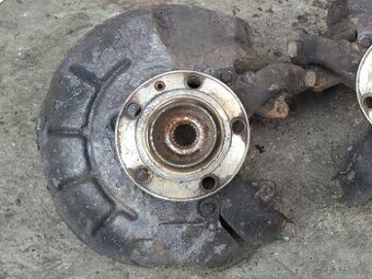 Škoda Fabia 1 junior pravá těhlice malý průměr poloosy