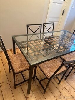 Jídelní stůl a židle