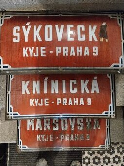 Uliční cedule staré