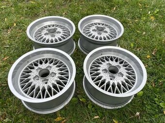 Alu límcová retro kola 16”5x112