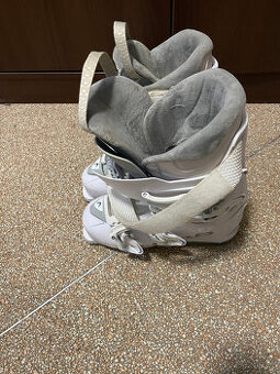 Prodám 1x lyže + 1x hůlky + 1x boty