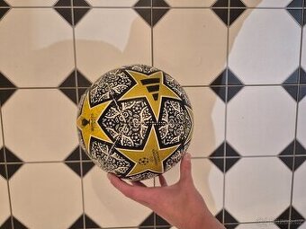 Fotbalový míč velikost:4