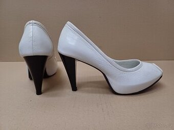 Bílé lodičky se skrytou platformou vel.36