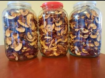 Sušená křupavá jablka-křížaly