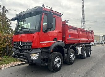 Mercedes-Benz AROCS 3246 8x4 - třístranný sklápěč