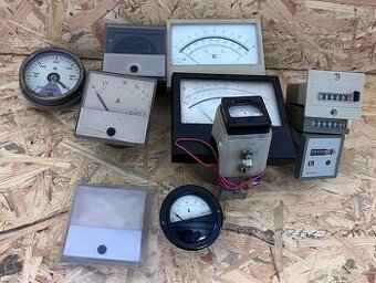 panelové měřící přístroje - voltmetr, ampermetr