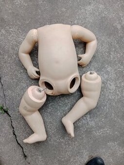 Nekompletní velmi stará panenka