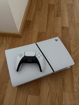 PlayStation 5 Slim 1TB s mechanikou