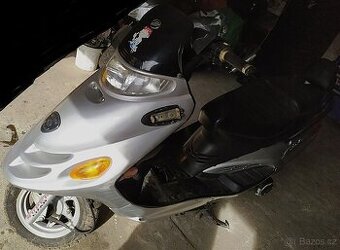 Lifan 125 skutr prodám zbytek ND-světla, kola aj. Plasty NE - 1