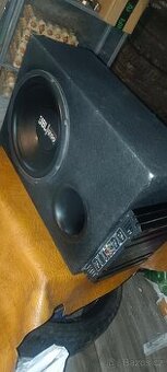 5subwoofer + zesilovač značky JBL1200