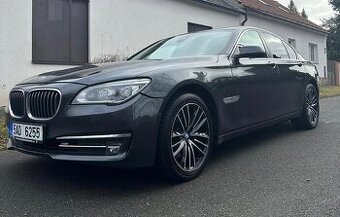 BMW 730d xDrive, tažné zařízení, Harman Kardon