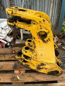 Komatsu WB 93 R5 - Kozel podkopu