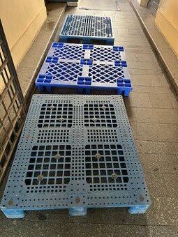 Plastové palety - 2 ks 100x120 a 1 ks 110x110 1 ks 120x120