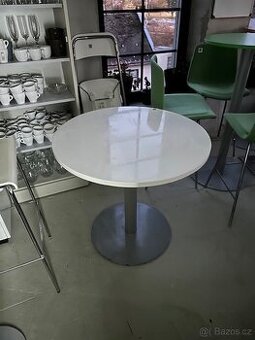 prodám kulatý stůl průměr 80 cm šedou kovovou podnoží
