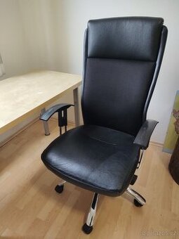 ŽIDLE NA KOLEČKÁCH zn. IGO KOŽENÁ VELMI HEZKÉ - PC. 7990,-