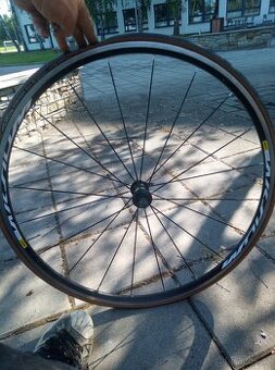 Přední kolo Mavic aksium 622x17c; plášt Tufo comptura duo 25