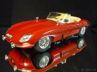 Jaguar E Type Cabriolet červený Bburago 1/18