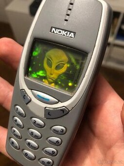 Nokia 3310 s mimozemšťanem