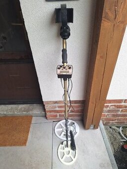 Detektor kovů tesoro cortéz