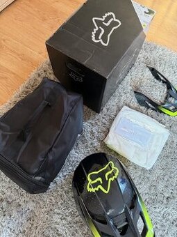 Motokrosová přilba