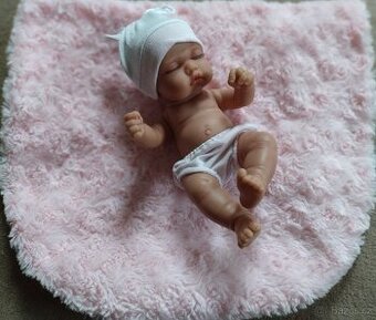 panenka - miminko Antonio Juan Luna - holčička