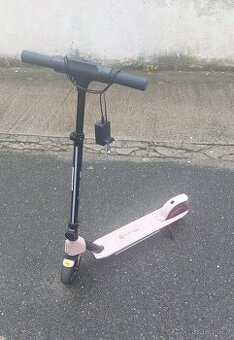 Dětská elektrická koloběžka 130 W; růžová