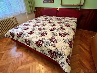 Prodám manželskou postel 180 × 200 cm – velmi zachovalá