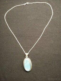 Stříbrný náhrdelník s labradoritovým přívěskem