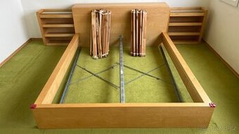 Postel Ikea Malm 160 x 200 rošty a zadní komoda