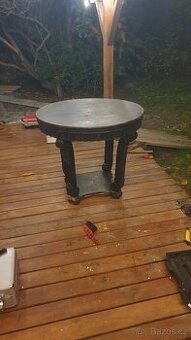 Starozitny jidelni stul - starozitnost