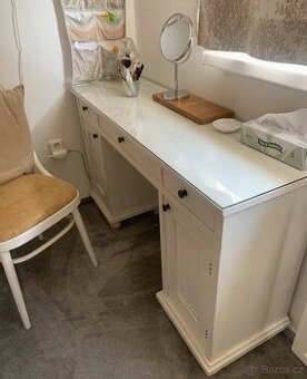 Toaletní pracovní stůl stolek