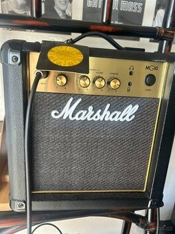 Marshall MG-10 kytarové kombo.