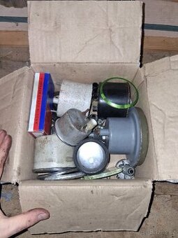 Budíky pal. Různé díly z nich.