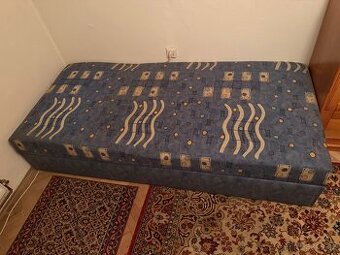 2x. Jednolůžková čalouněná válenda s úložným prostorem.