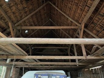 Staré tesané tramy