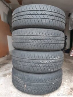 Sada kol s letními pneumatikami