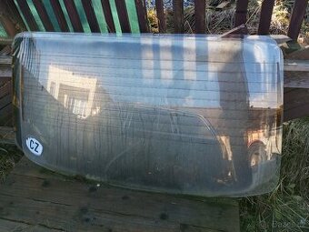 Zadní okno Škoda 105 120 125 130 135 s výhřevem.